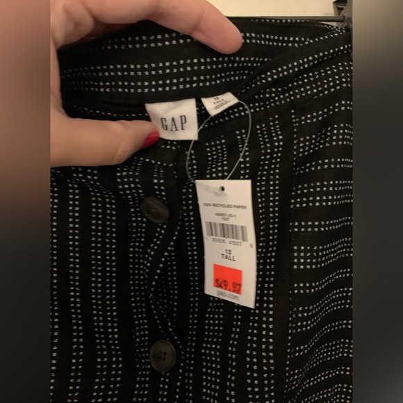 Gap mid- length skirt with button detail - Picture 2 of 3